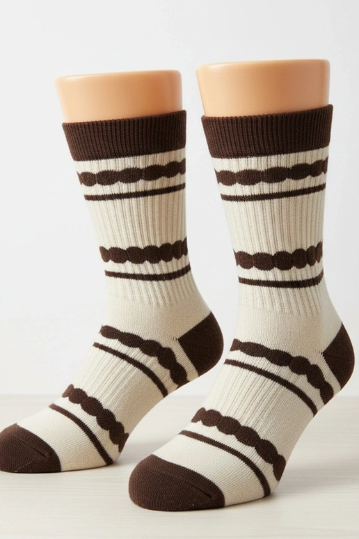 Smēlinised sokid pruuni detailiga Sella