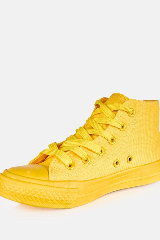 Kollased laste spordijalatsid üle...