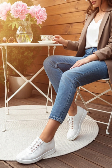 Valged eemaldatavad...