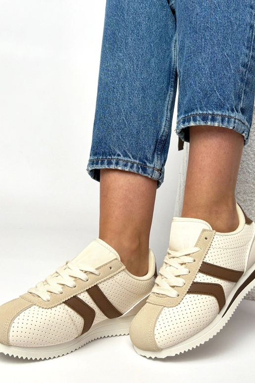 Liivakarva-pruunid spordijalatsid...