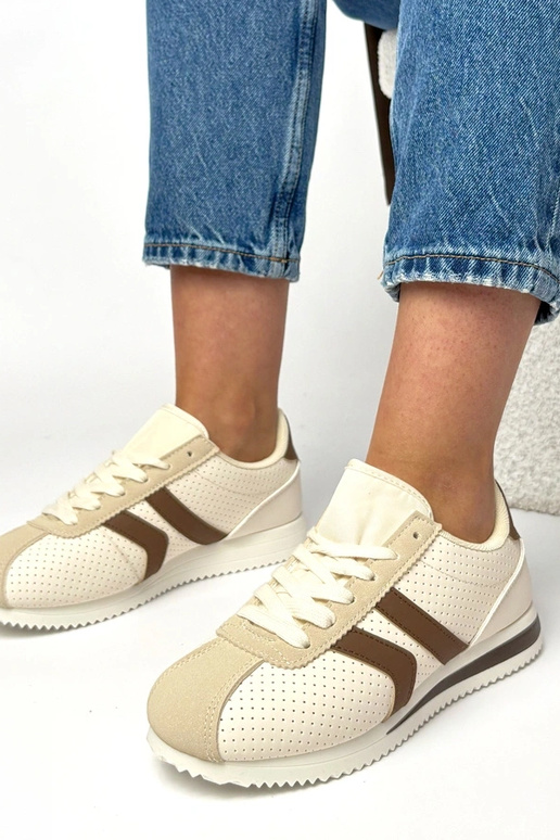 Liivakarva-pruunid spordijalatsid...