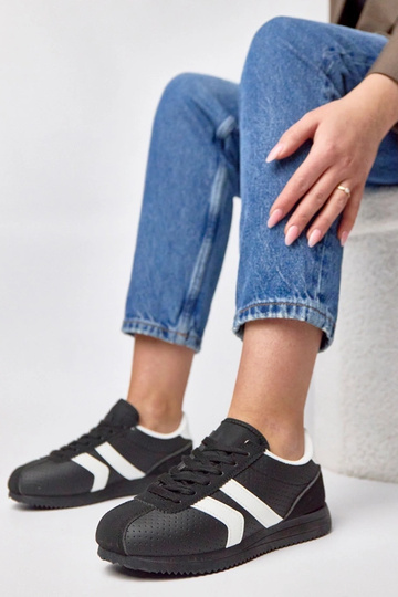 Mustad spordijalatsid Camille