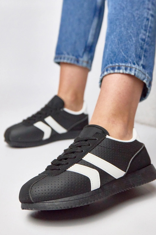 Mustad spordijalatsid Camille