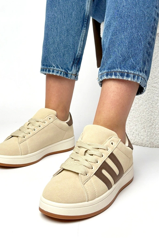 Liivakarva igapäevased spordijalatsid...