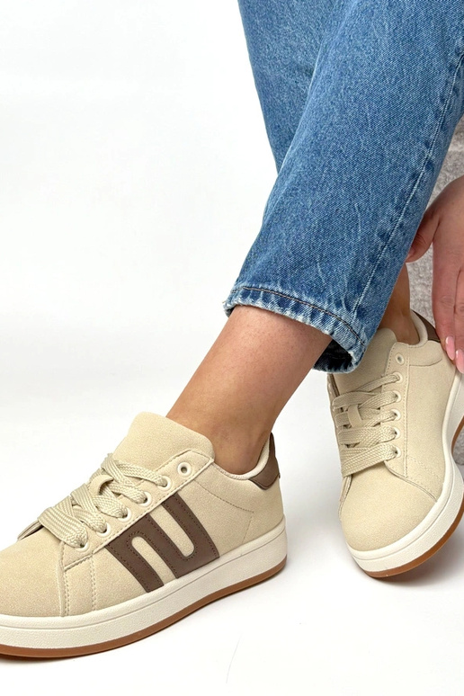 Liivakarva igapäevased spordijalatsid...