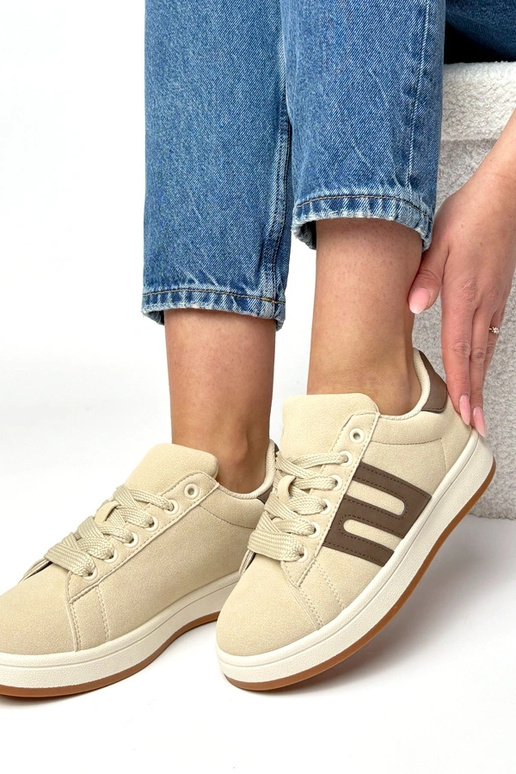 Liivakarva igapäevased spordijalatsid...