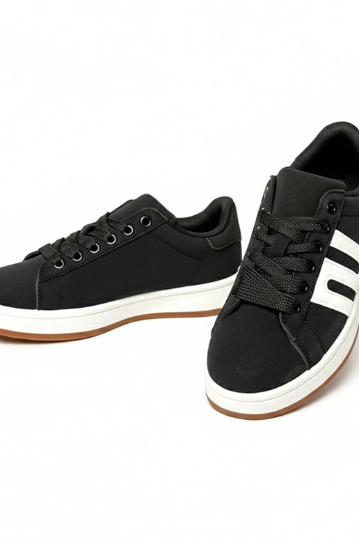 Mustad igapäevased spordijalatsid...