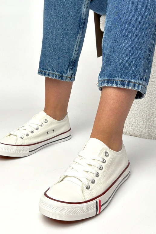 Valged igapäevased spordijalatsid Manon