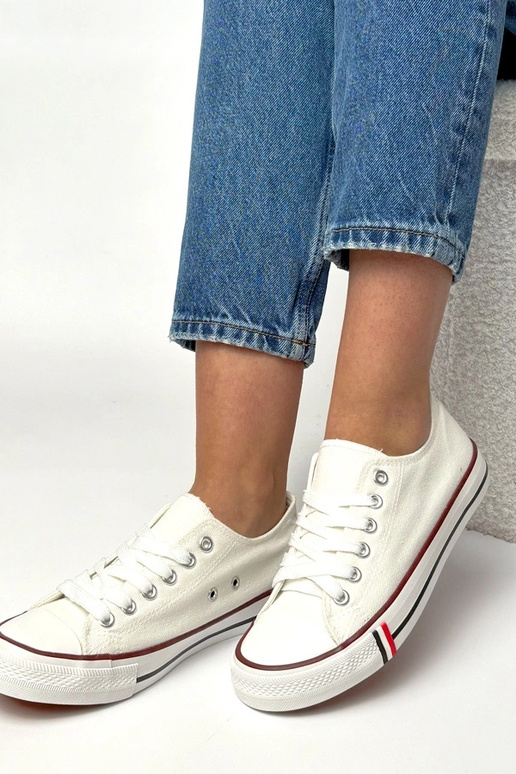 Valged igapäevased spordijalatsid Manon