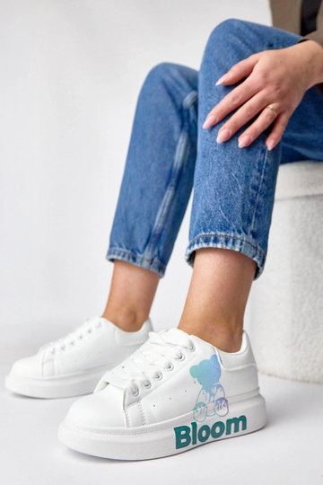 Valged spordijalatsid...