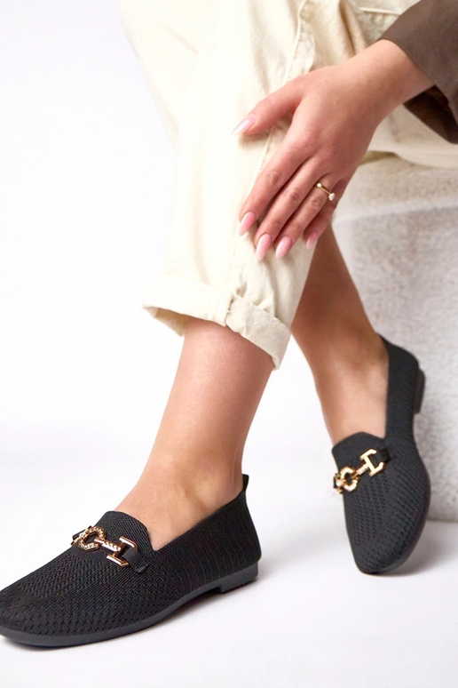 Czarne materiałowe mokasyny ze złotą...