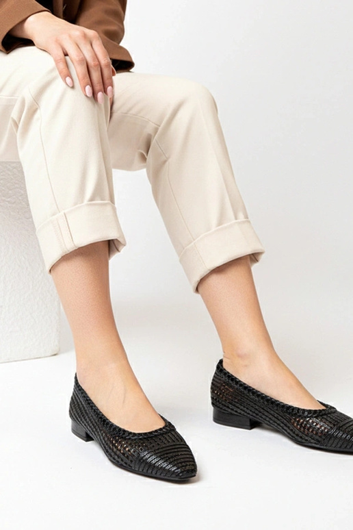 Czarne ażurowe balerinki na niskim...