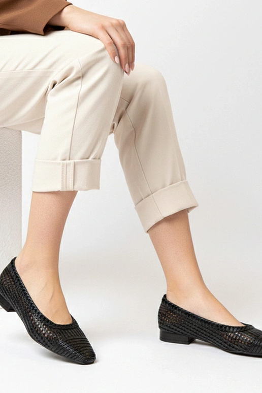 Czarne ażurowe balerinki na niskim...