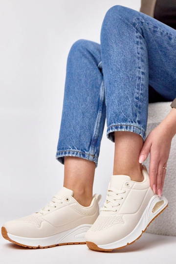 Beżowe sneakersy na grubej...