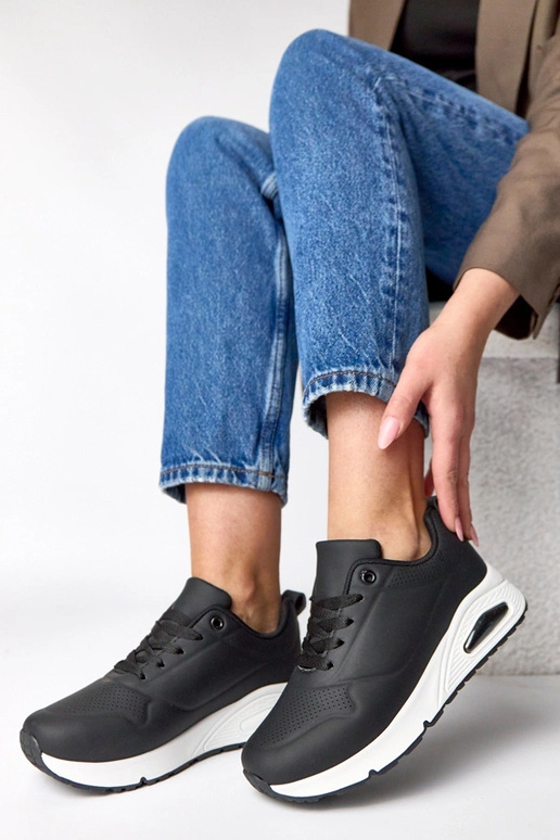Czarne sneakersy na grubej podeszwie...