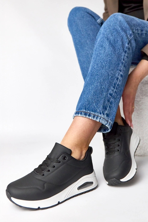 Czarne sneakersy na grubej podeszwie...