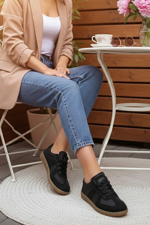 Mustad spordijalatsid platvormil...