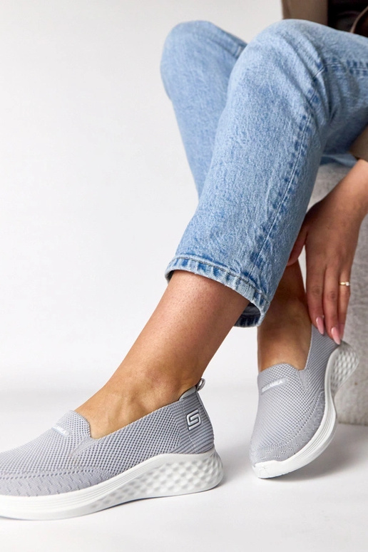 Hallid kangast spordijalatsid Zoe