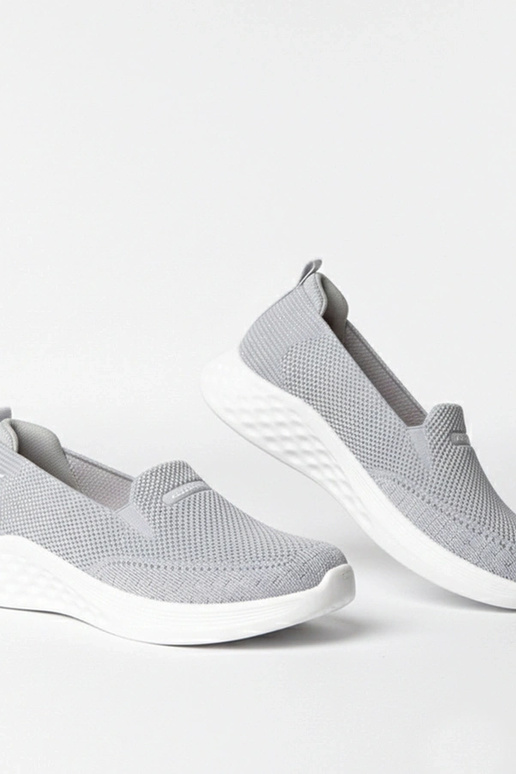 Hallid kangast spordijalatsid Zoe