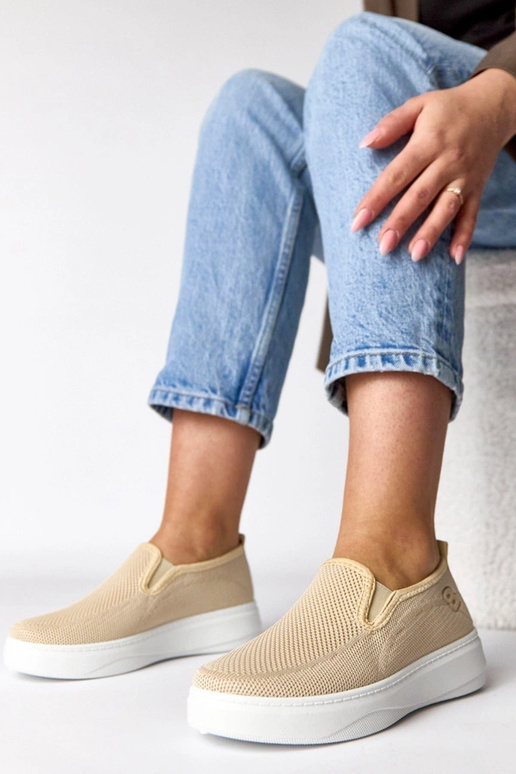 Bežid kangast spordijalatsid...