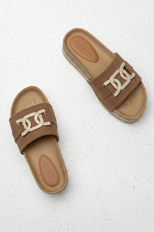 Pruunid platvormi sussid sädelevate...