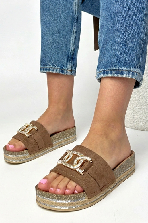 Pruunid platvormi sussid sädelevate...