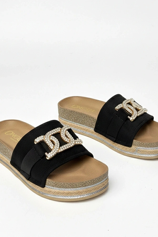 Mustad platvormi sussid sädelevate...