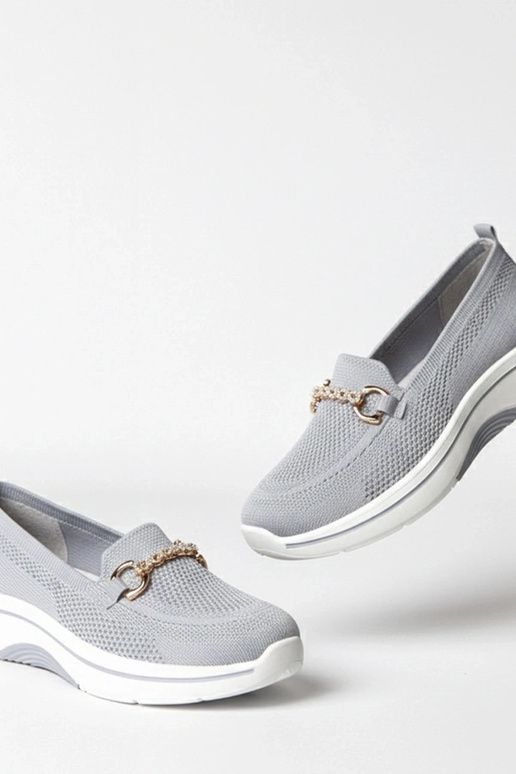 Hallid kangast spordijalatsid...