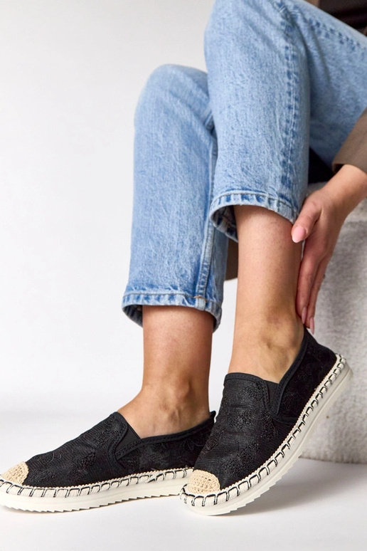 Mustad espadrillid sädelevate...