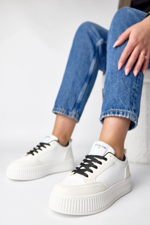 Valged-mustad spordijalatsid...