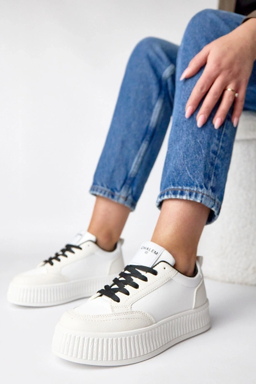 Valged-mustad spordijalatsid...