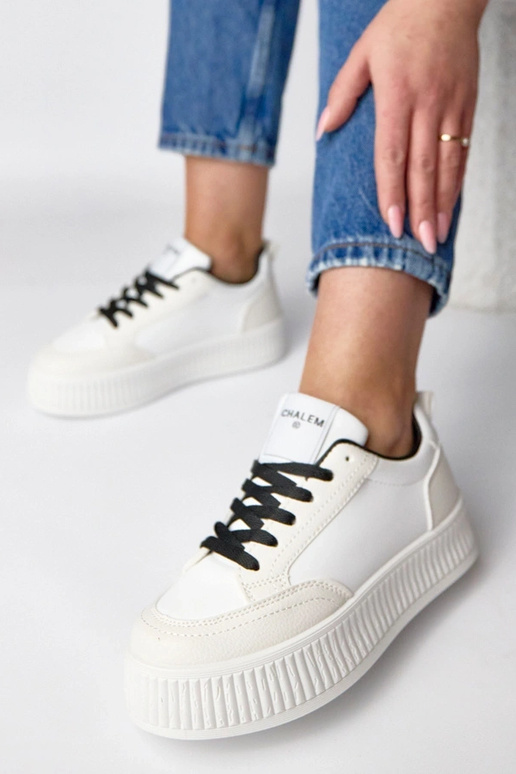 Valged-mustad spordijalatsid...