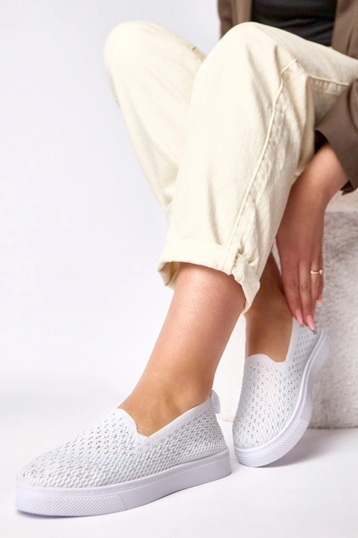 Valged tekstiilsetest sussidest...