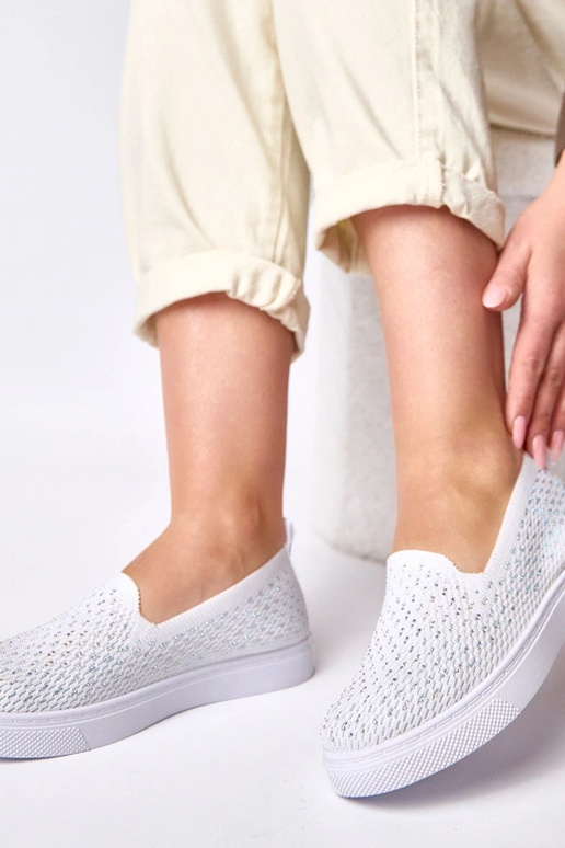 Valged tekstiilsetest sussidest...