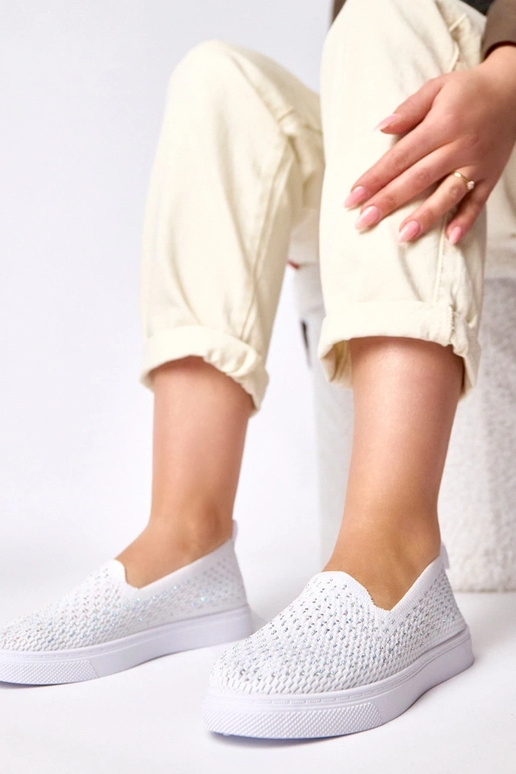 Valged tekstiilsetest sussidest...