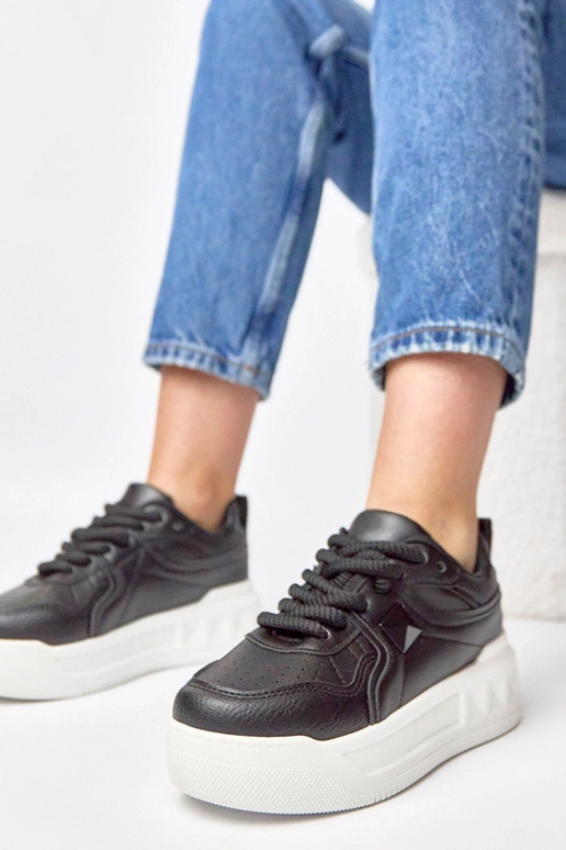 Mustad platvormiga sussid Alessandra