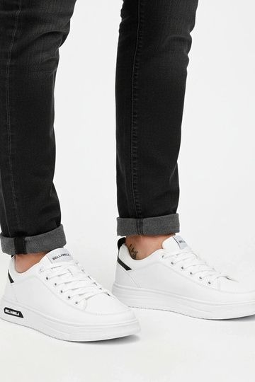 Valged meeste sportjalatsid... 2