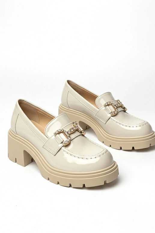 Kreemjad lakitud mokasiinid kontsaga...