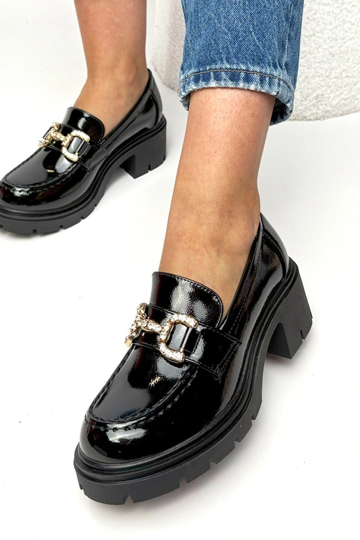 Mustad lakitud mokasiinid kontsaga ja...