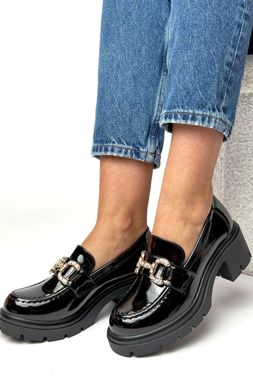 Mustad lakitud mokasiinid kontsaga ja...