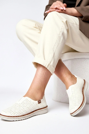 Valged avatud poolsaapad Rosa 2