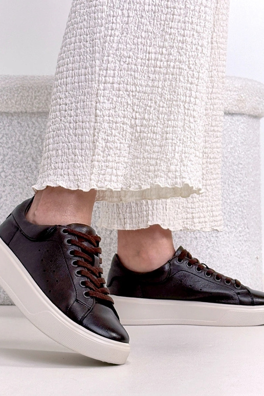 Pruunid nahk-spordijalatsid...