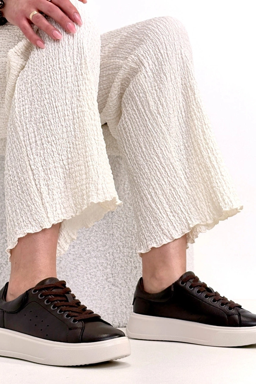 Pruunid nahk-spordijalatsid...