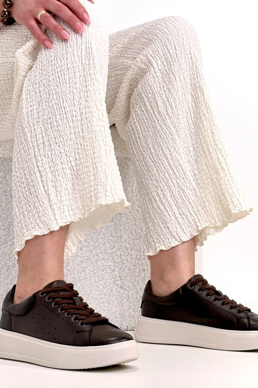 Pruunid nahk-spordijalatsid...