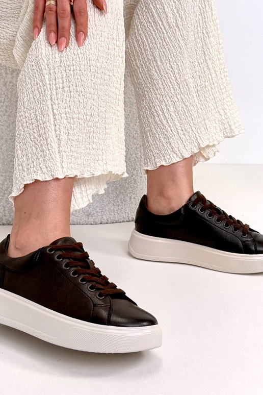 Pruunid nahk-spordijalatsid...