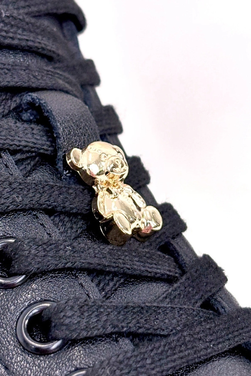 Mustad nahk-spordijalatsid...