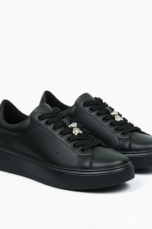 Mustad nahk-spordijalatsid...