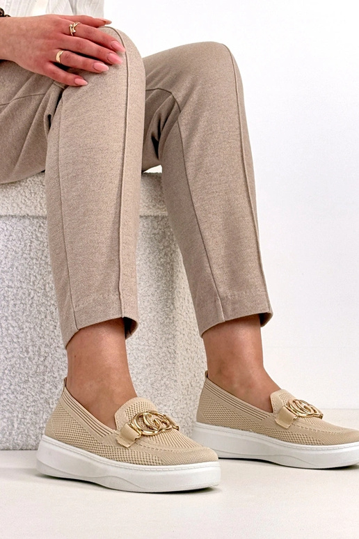 Kreemivärvi sissetõmmatavad kangast...