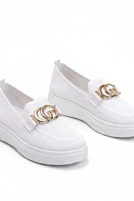 Valged sissetõmmatavad kangast tossud...