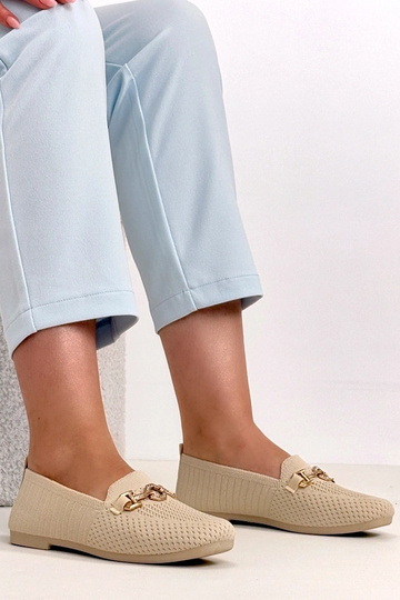 Kreemivärvi kangast...